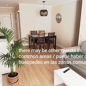 En Compartido Delicias Cerca Del Mar, Aeropuerto, Ave Y Metro Séjour chez l'habitant Málaga